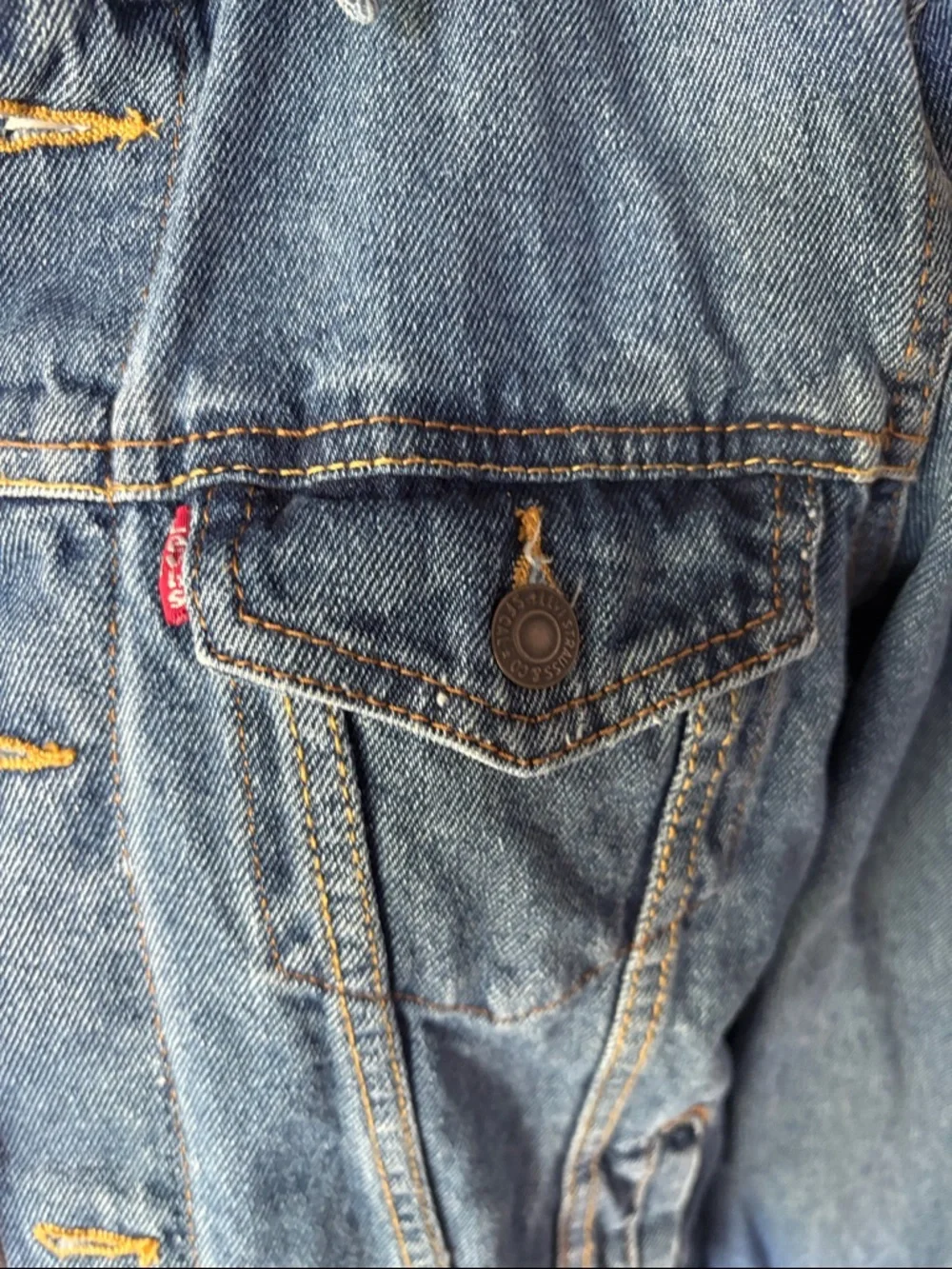 LEVI’S Medium Wash Denim Jacket
